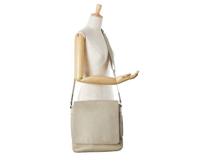 Borsa a Spalla Milo Taiga di Louis Vuitton Beige - vista 14
