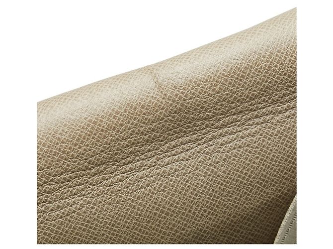 Borsa a Spalla Milo Taiga di Louis Vuitton Beige - vista 4