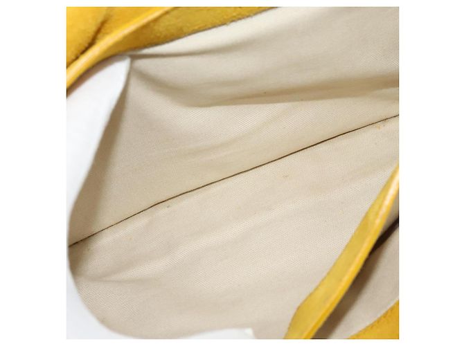 Borsa a Spalla Miu Miu in Pelle Scamosciata Gialla Auth 116150 Giallo - vista 11