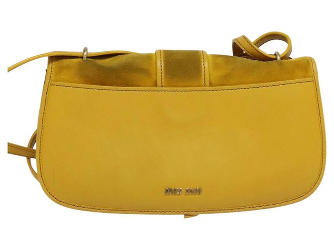 Borsa a Spalla Miu Miu in Pelle Scamosciata Gialla Auth 116150 Giallo - vista 2