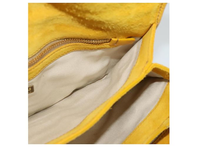 Borsa a Spalla Miu Miu in Pelle Scamosciata Gialla Auth 116150 Giallo - vista 21