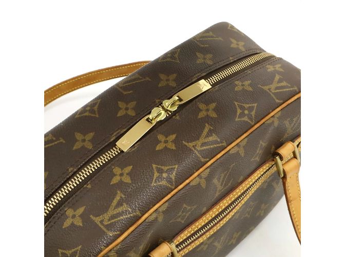 Bolso de Hombro Monogram Cite MM Louis Vuitton Castaño - vista 5
