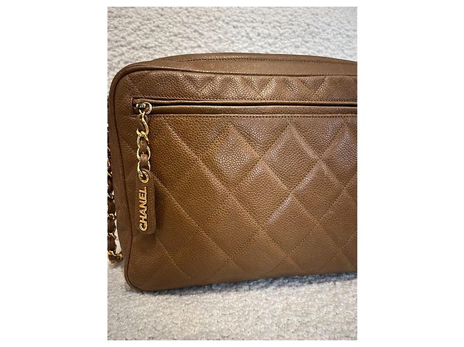 Bolsa Chanel Camera Bag em Couro Acolchoado Camelo Marrom - vista 2