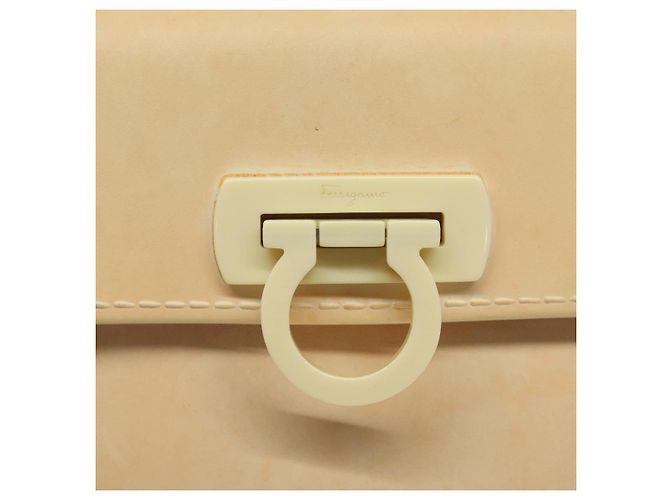Bolso de mano Gancini de goma beige Auth KD319 de Salvatore Ferragamo - vista 14