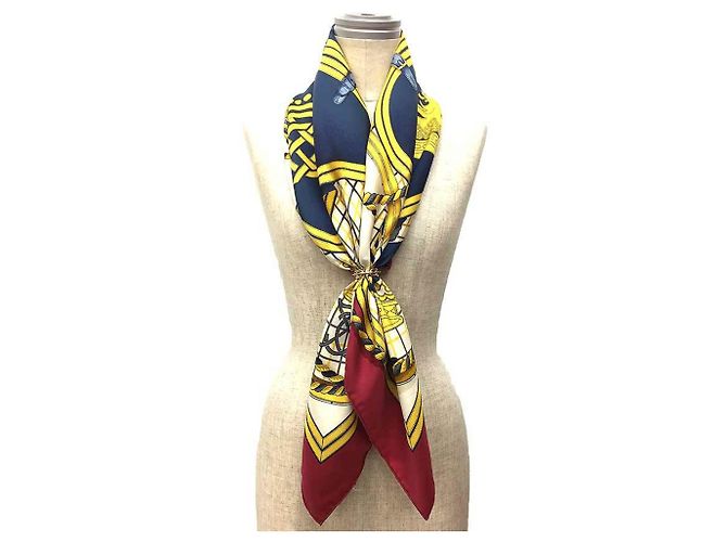 Sciarpa in seta Hermès in bordeaux e avorio Crudo Bordò - vista 2