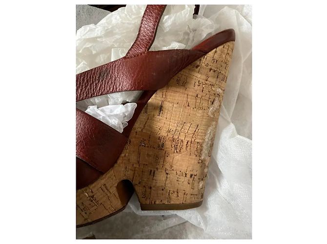 Yves Saint Laurent Sandali con zeppa YSL Deauville Taurillon in pelle marrone Castagno - vista 8