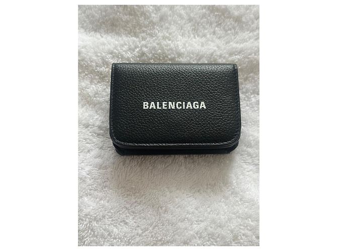 Carteira Tri-Fold Balenciaga em Couro Preto - vista 2