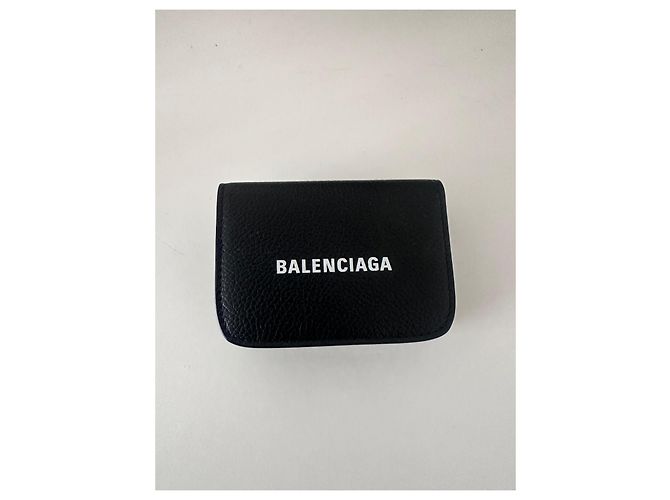 Carteira Tri-Fold Balenciaga em Couro Preto - vista 4