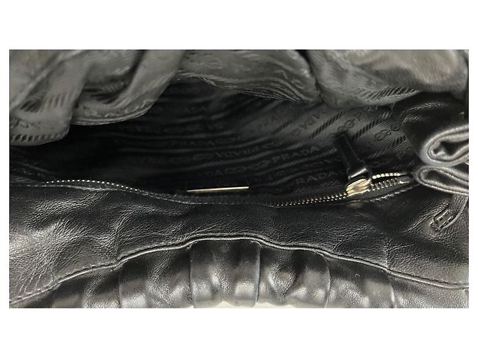 Prada Handtasche mit Metallgriff - Ansicht 5