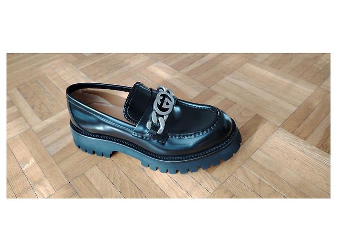 GUCCI MOCASSINO DONNA IN PELLE E SUOLA ACARRARMATO. Nero - vista 2