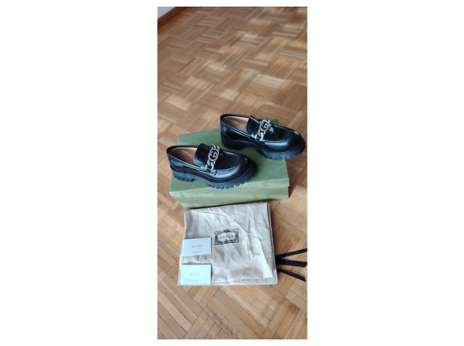GUCCI MOCASSINO DONNA IN PELLE E SUOLA ACARRARMATO. Nero - vista 3