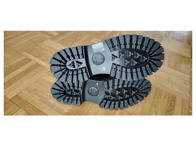 GUCCI MOCASSINO DONNA IN PELLE E SUOLA ACARRARMATO. Nero - vista 4