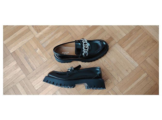 GUCCI MOCASSINO DONNA IN PELLE E SUOLA ACARRARMATO. Nero - vista 9