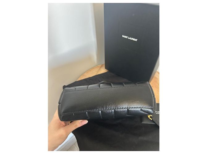 Borsa a mano Saint Laurent Loulou Toy in pelle nera Nero D'oro - vista 17