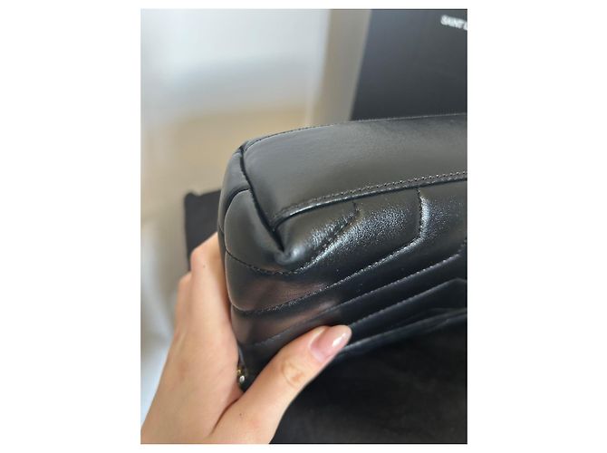 Borsa a mano Saint Laurent Loulou Toy in pelle nera Nero D'oro - vista 18