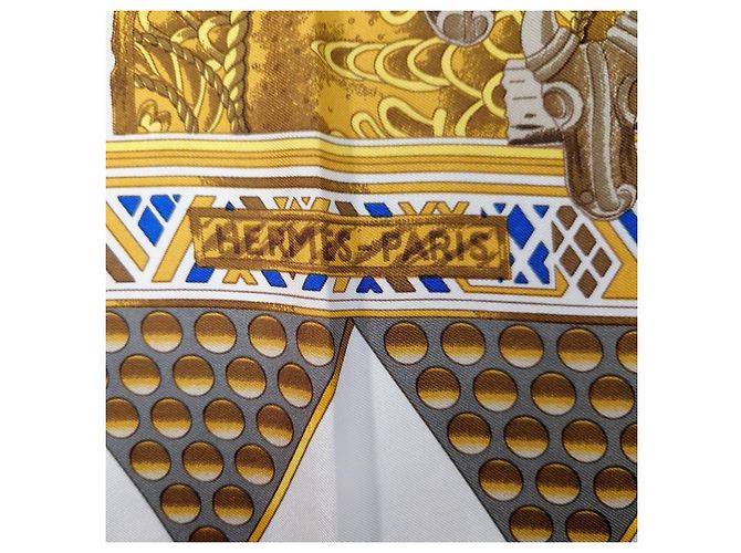 Bufanda Hermès L'Or des Chefs 1997 Blanco Dorado - vista 4