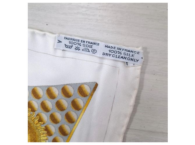 Bufanda Hermès L'Or des Chefs 1997 Blanco Dorado - vista 9