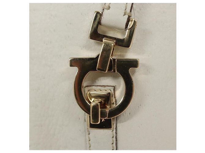 Pochette in pelle Gancini Salvatore Ferragamo bianca Auth KD566 Bianco - vista 18