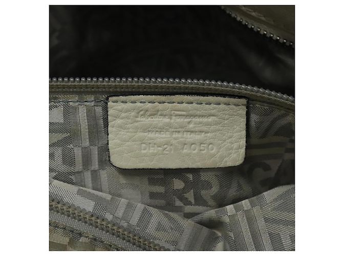 Borsa a Spalla Gancini in Pelle Bianca Argento Auth KD545 di Salvatore Ferragamo Bianco - vista 12