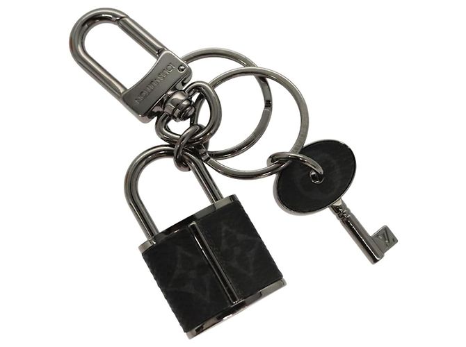 LOUIS VUITTON Monogram Eclipse Portachiavi LV Lock Charm M61951 LV Auth 116012 Monogramma - vista 3