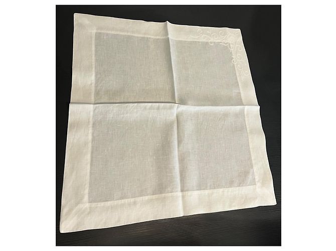 Autre Marque Eri Lot de 12 Serviettes en Lin Blanc Brodées à la Main - vue 12
