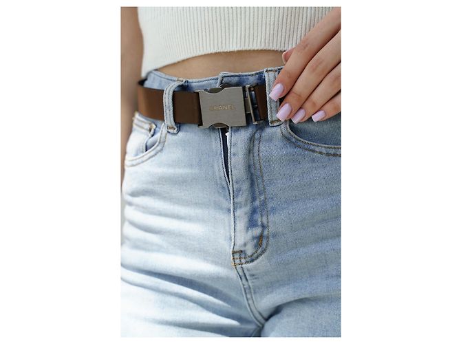 CHANEL von Karl Lagerfeld 00A 2000/2001 Ledergürtel mit gebürsteter Metallschnalle Braun - Ansicht 2