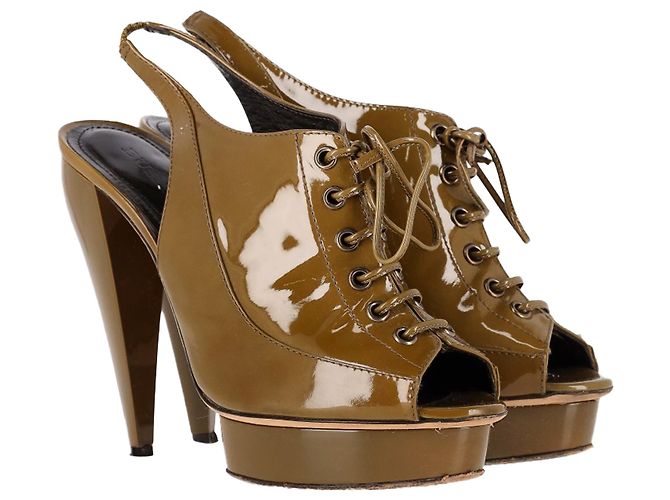 Burberry Slingback-Absätze aus olivgrünem Lackleder - Ansicht 4