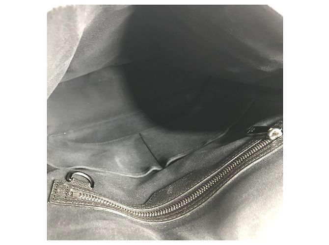 Borsa Milo Taiga di Louis Vuitton Nero Grigio - vista 10