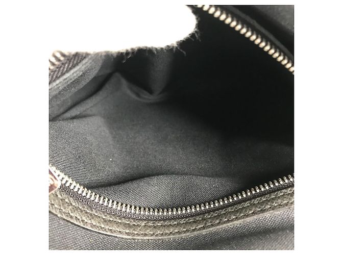 Borsa Milo Taiga di Louis Vuitton Nero Grigio - vista 11