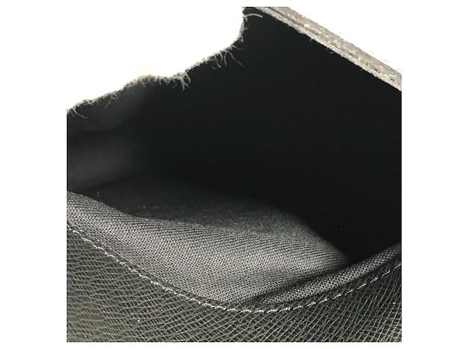 Borsa Milo Taiga di Louis Vuitton Nero Grigio - vista 13