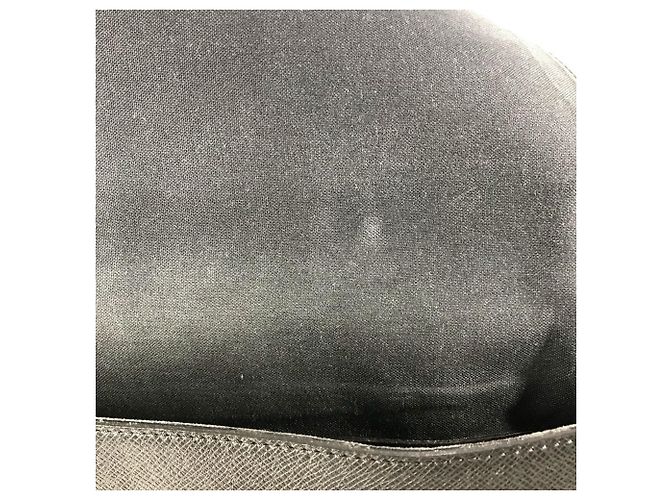 Borsa Milo Taiga di Louis Vuitton Nero Grigio - vista 17
