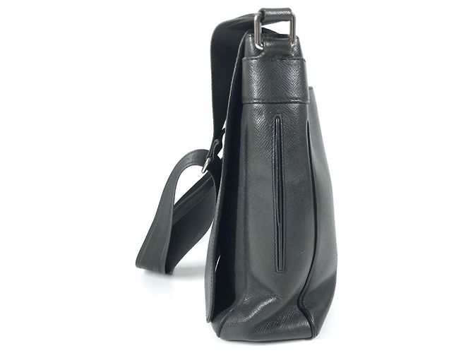 Borsa Milo Taiga di Louis Vuitton Nero Grigio - vista 3