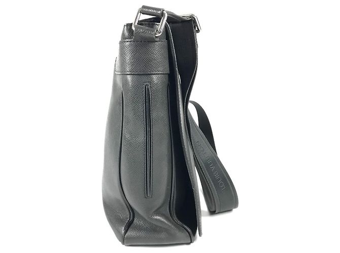 Borsa Milo Taiga di Louis Vuitton Nero Grigio - vista 4