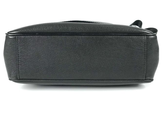 Borsa Milo Taiga di Louis Vuitton Nero Grigio - vista 5