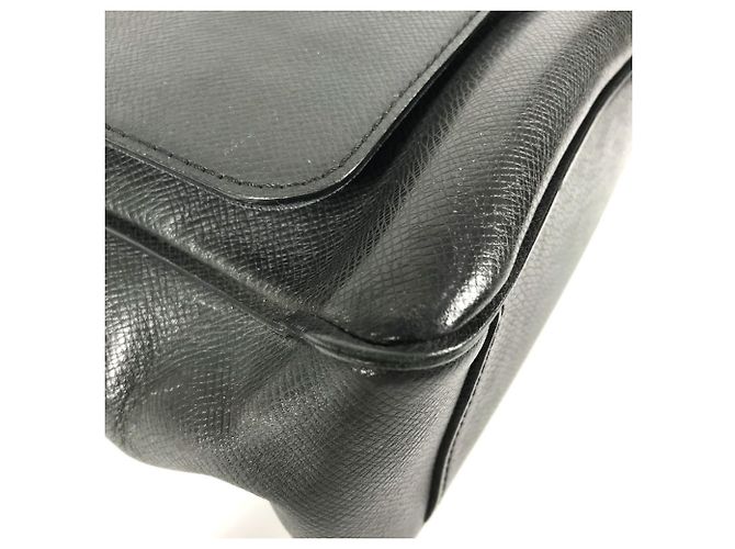 Borsa Milo Taiga di Louis Vuitton Nero Grigio - vista 6