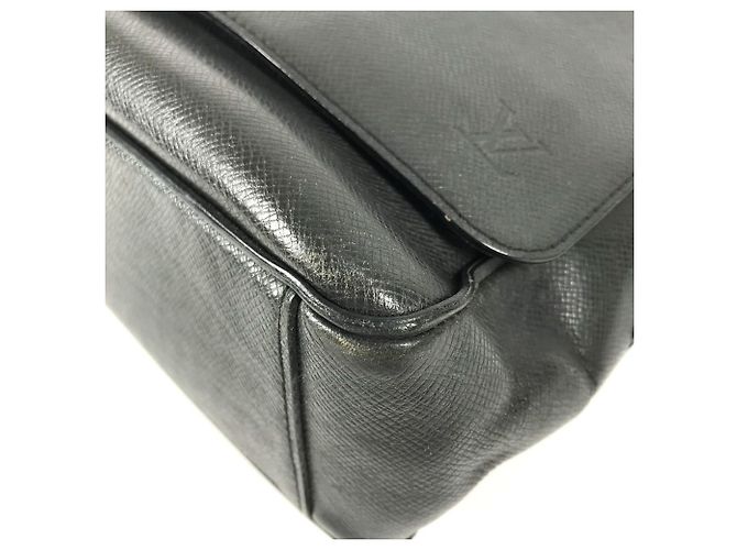 Borsa Milo Taiga di Louis Vuitton Nero Grigio - vista 7