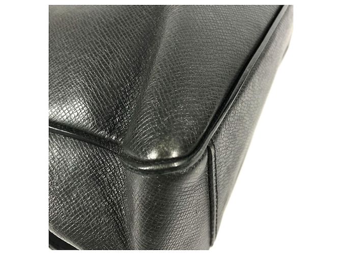Borsa Milo Taiga di Louis Vuitton Nero Grigio - vista 8