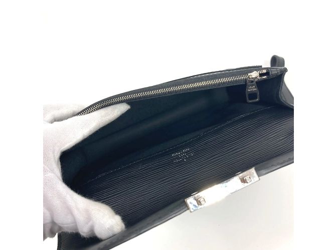 Borsa Clutch Epi Neo Bellaia di Louis Vuitton Nero - vista 10