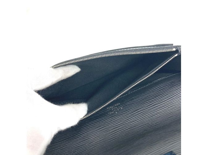 Borsa Clutch Epi Neo Bellaia di Louis Vuitton Nero - vista 11