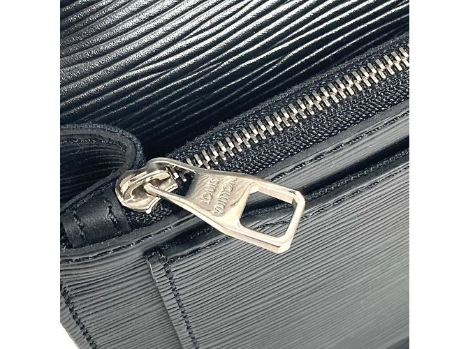 Borsa Clutch Epi Neo Bellaia di Louis Vuitton Nero - vista 13