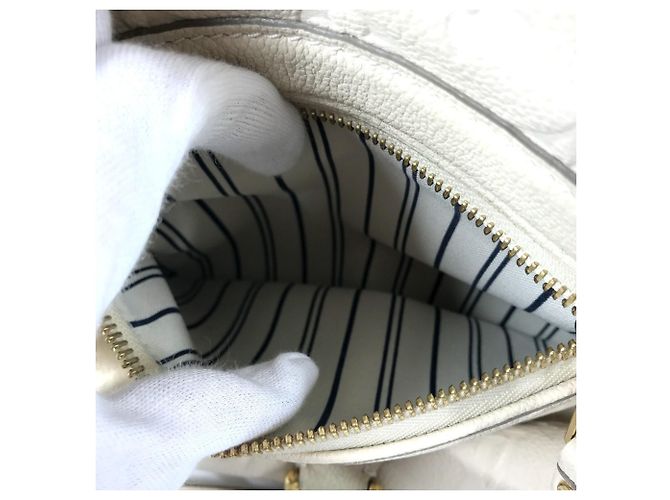 Borsa tote Lumineuse PM in Monogram Empreinte Louis Vuitton Bianco - vista 16