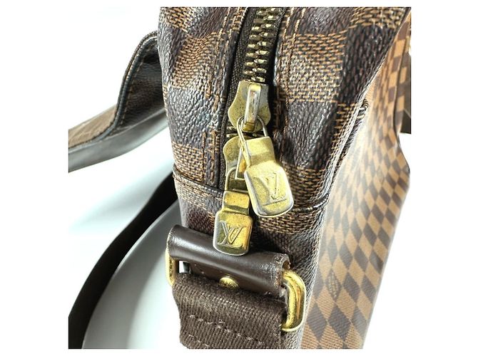 Borsa Damier Shelton MM di Louis Vuitton Marrone - vista 8
