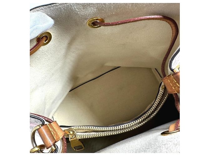 Néonoé Borsa NeoNoe Trunk Estiva Damier Azur di Louis Vuitton Bianco - vista 10