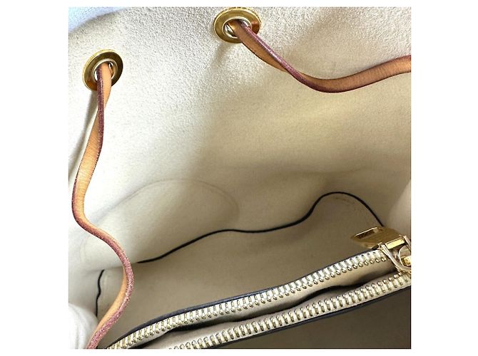 Néonoé Borsa NeoNoe Trunk Estiva Damier Azur di Louis Vuitton Bianco - vista 11