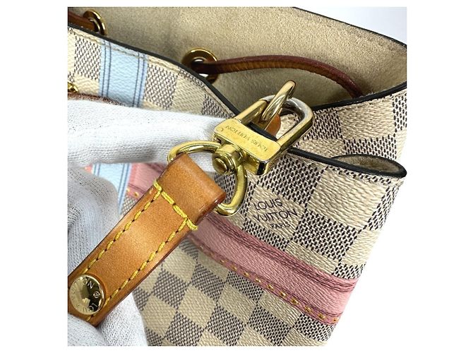 Néonoé Borsa NeoNoe Trunk Estiva Damier Azur di Louis Vuitton Bianco - vista 9