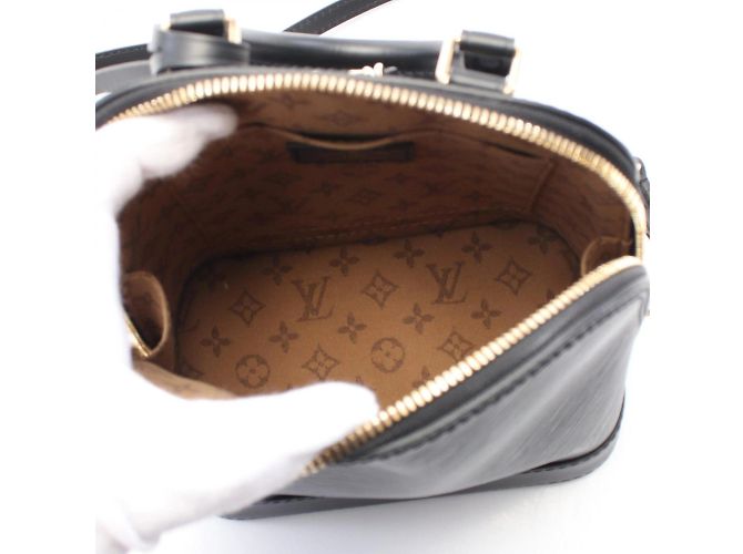 Zaino Alma Louis Vuitton in Epi Noir Nero - vista 4