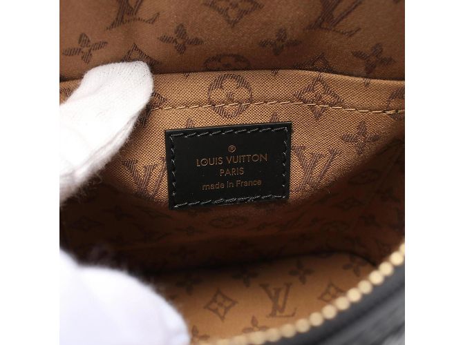 Zaino Alma Louis Vuitton in Epi Noir Nero - vista 5
