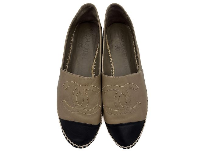 Timeless Chanel Flache Leder Schuhe mit Kappenzehen 40 Beige - Ansicht 2