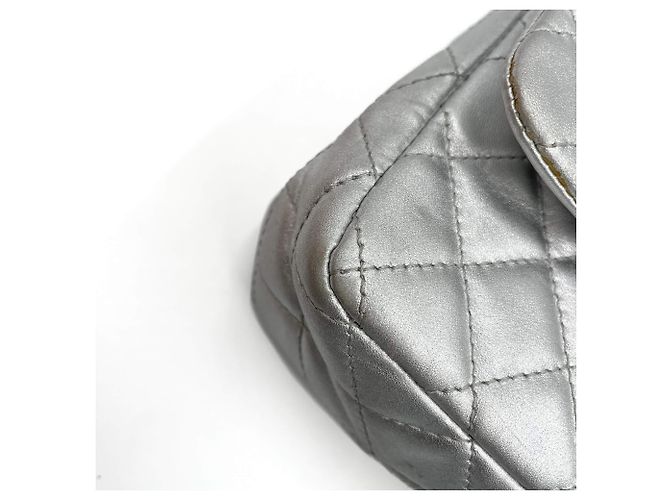 Timeless Chanel Borsa a flap Jumbo in pelle di agnello matelassé a doppio flap classico in argento metallico - vista 10