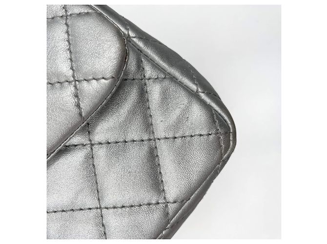 Timeless Chanel Borsa a flap Jumbo in pelle di agnello matelassé a doppio flap classico in argento metallico - vista 12
